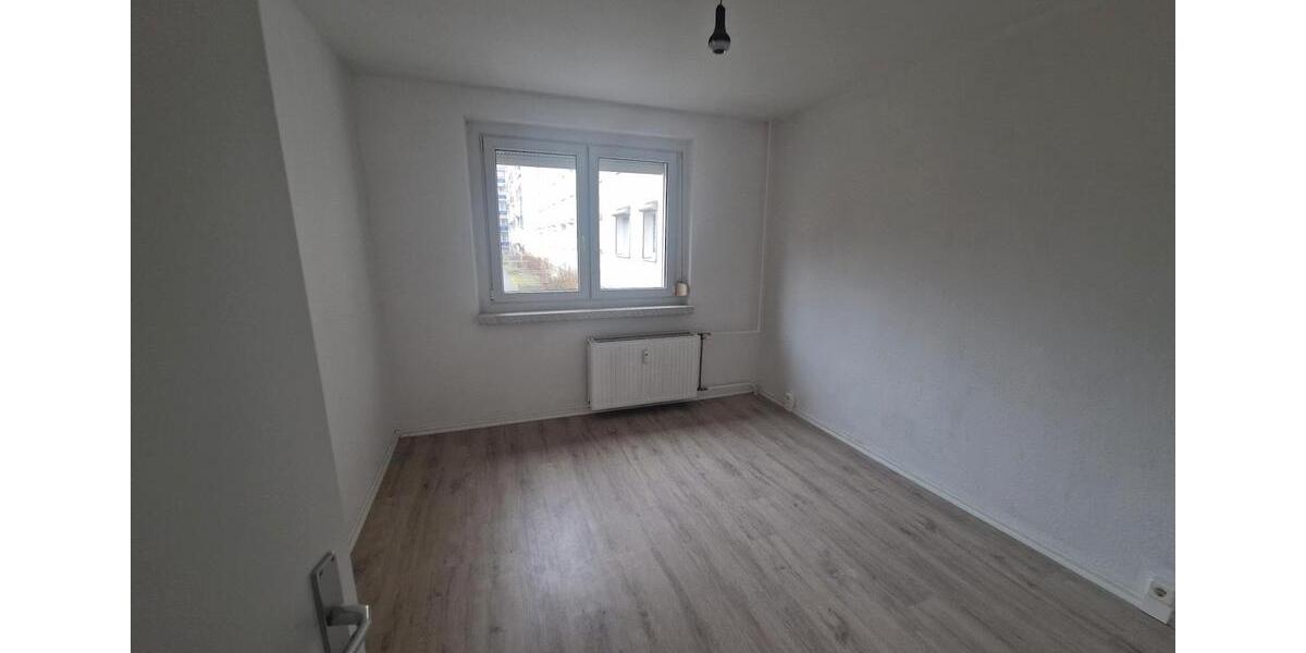 **JETZT EINZIEHEN**3-Zimmer-Wohnung EG Balkon Bad mit Wanne ab sofort 3 zimmer
