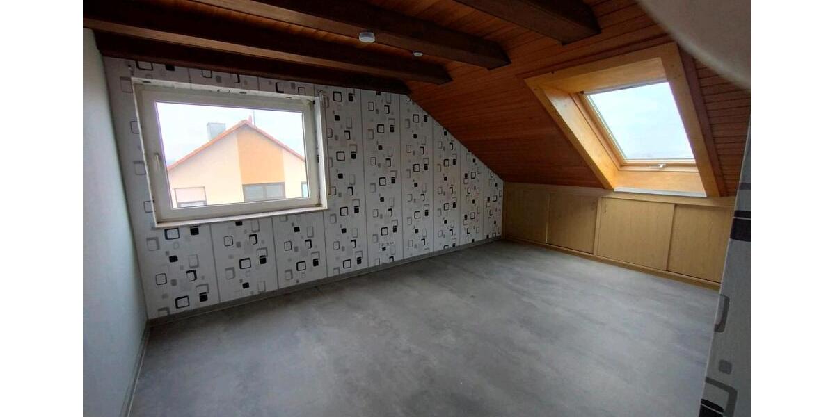 Dachgeschoßwohnung Waldbüttelbrunn - 3 Zimmer, 75 m&sup2;, 950&euro; | Angebot:26598082