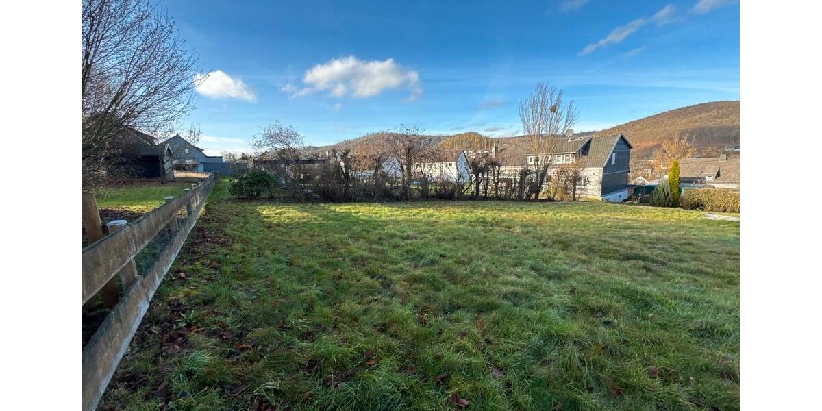 Einfamilienhaus mit 2 Garagen und großem Garten in Struthütten 6 zimmer