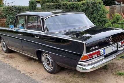 Mercedes 220