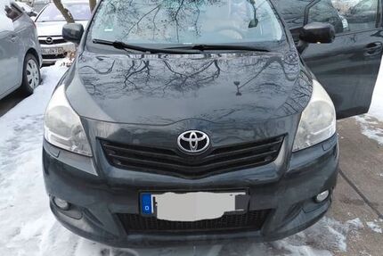 Toyota Corolla Verso 169.000 km 7.500 &euro; Halle (Saale) 06122