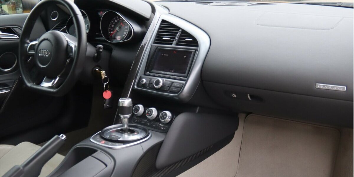 Audi R8 4.2 FSI QUATTRO/BANG & OLUFSEN/MMI NAVI/PDC 96.807 km 54.900 &euro; Villingen-Schwenningen 78054