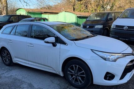 Toyota Avensis 179.000 km 10.999 &euro; Detmold 32758