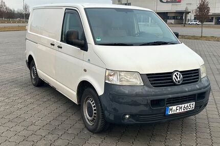 VW T5 Transporter 273.000 km 5.790 &euro; München 81673