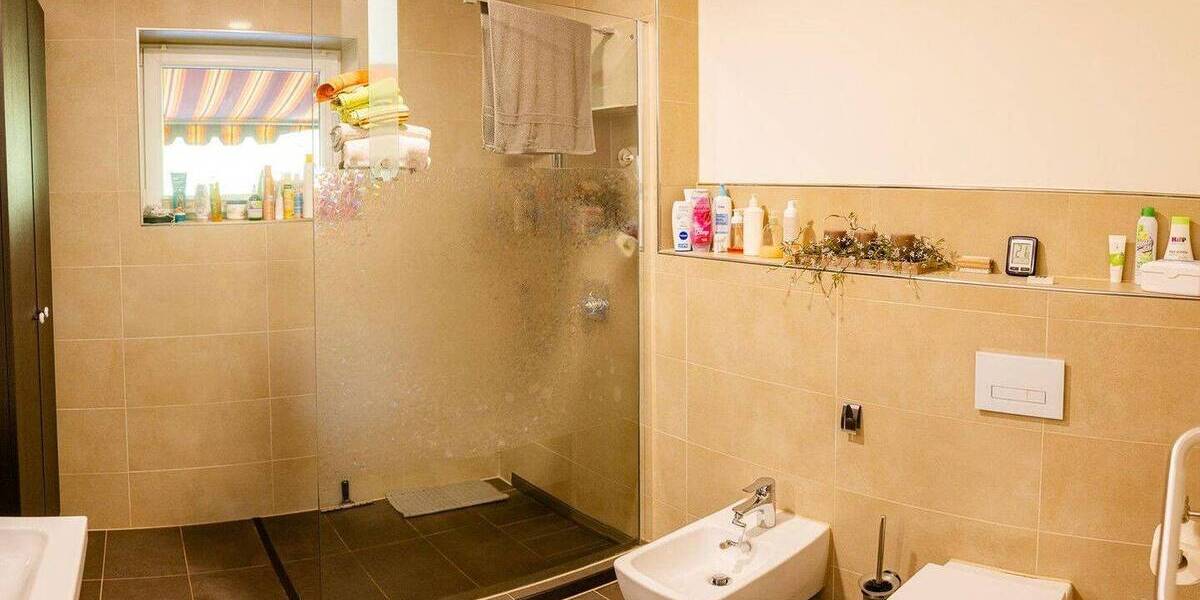 Viel Platz auf 3 Ebenen: großzügige DHH Haus Doppelgarage, PV, naturnahe Lage in Remscheid-Hasten 7 zimmer