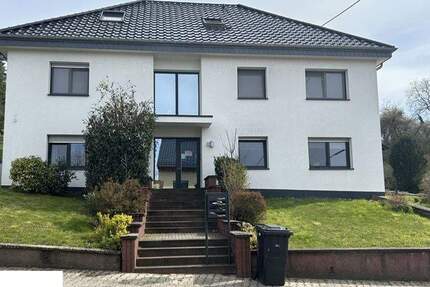 WINCHERINGEN: 348 M² WOHNFL. 4 GARAGEN VIEL POTENZIAL! 27 AR 1 zimmer