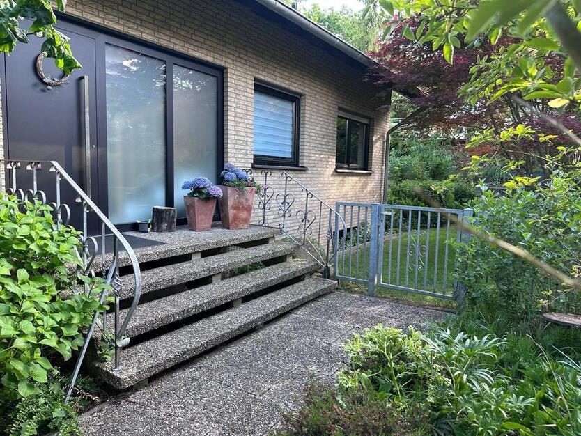 Ein- Zweifamilienhaus mit großem Garten Wellness Bereich