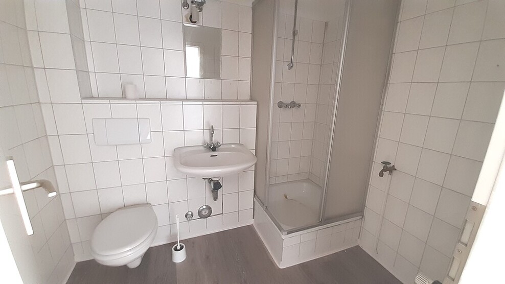 WG-Wohnung mit 4-Zimmern, 2.OG mit 2 Bädern und 2 Küchen in Gera 4 zimmer