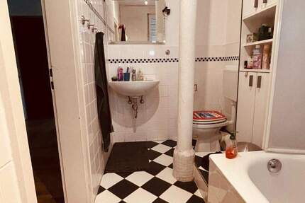 3-Zimmer-Dachgeschoss-Altbauwohnung inkl. großzügigem Spitzboden - kaum Dachschrägen 3 zimmer