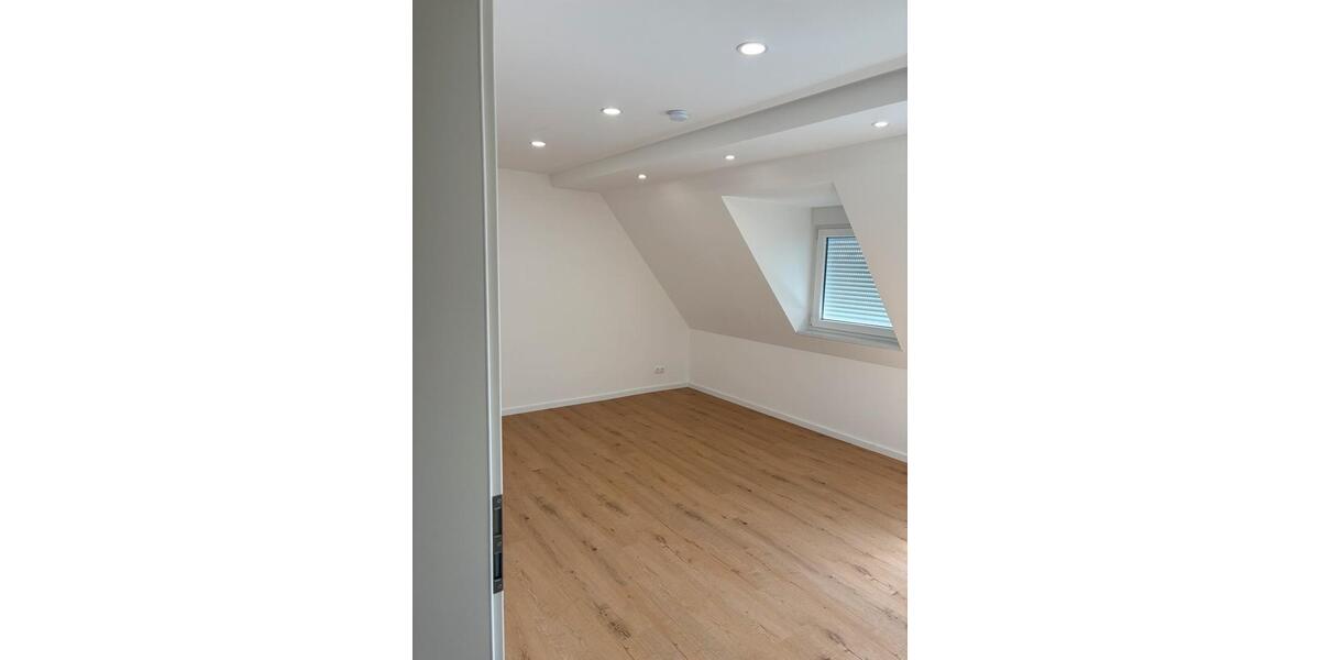 Dachgeschoßwohnung Schweinfurt Bellevue - 3 Zimmer, 66 m&sup2;, 680&euro; | Angebot:26375359