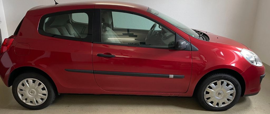 Renault Clio 162.000 km 2.250 &euro; Aachen 52062