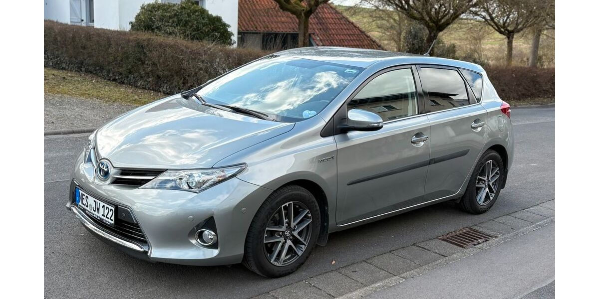 Toyota Auris 72.340 km 14.595 &euro; Bad Neustadt an der Saale 97616