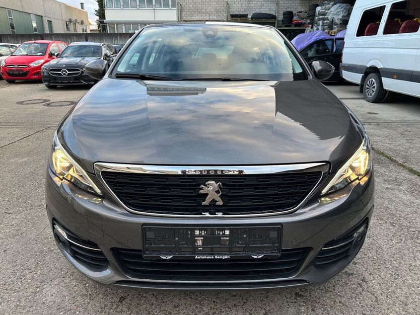 Peugeot 308 134.000 km 13.599 € Filderstadt 70794