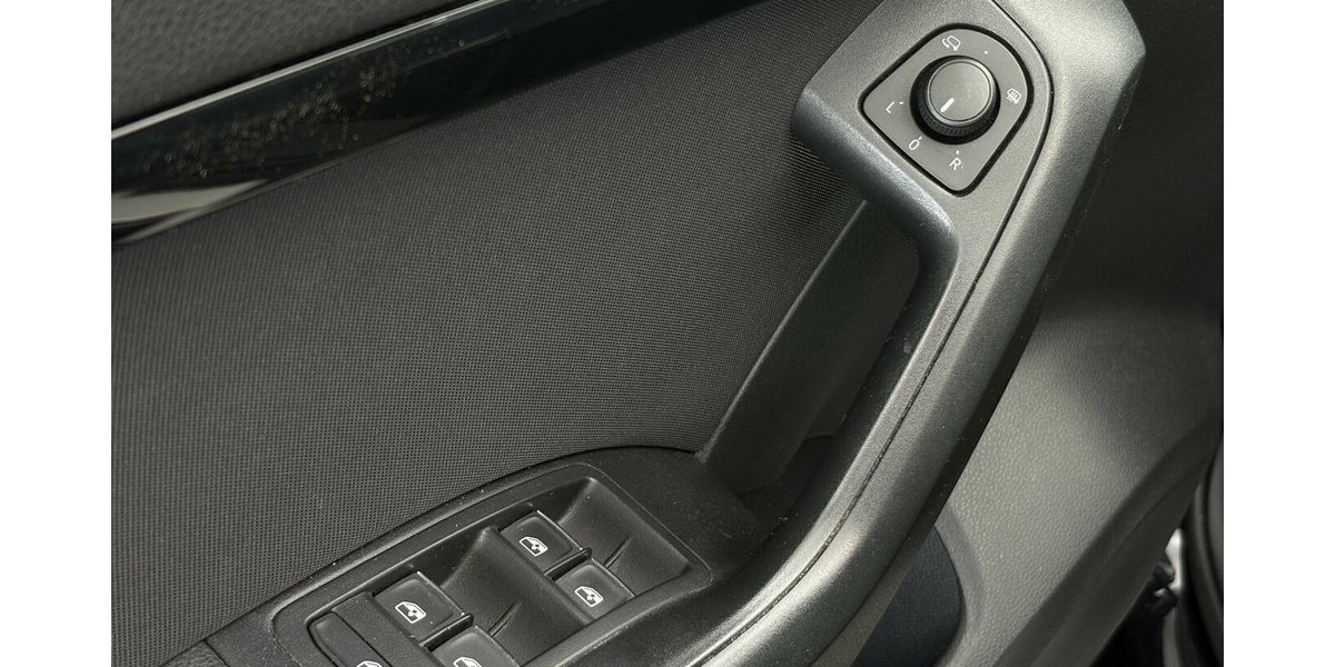 Seat Ateca FR KAMERA/NAVI/CARPLAY/KEYLESS/SHZ/AHK/DSG 113.916 km 16.900 &euro; Villingen-Schwenningen 78054