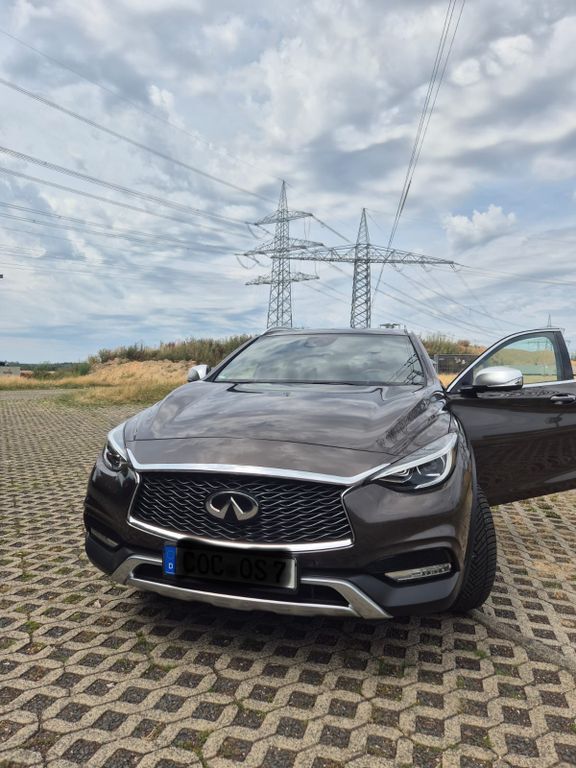 QX30