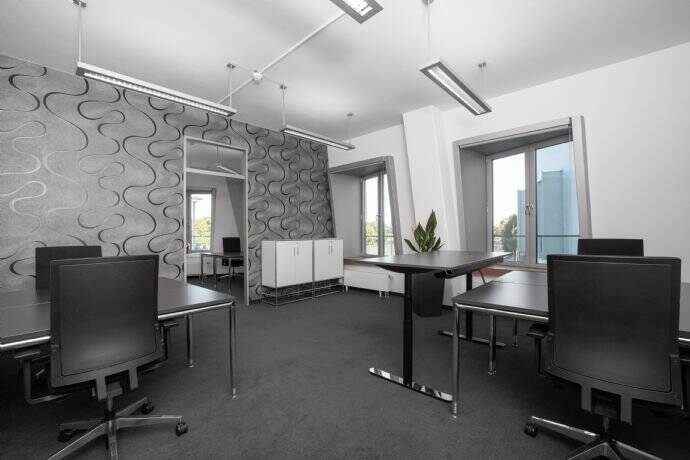 Privater Büroraum für 5 Personen in Regus Dusseldorf, Neuer Zollhof