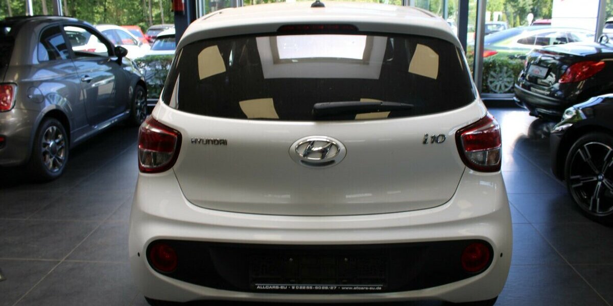 Hyundai i10 1.0 Passion 33.820 km 10.980 &euro; Euskirchen 53881