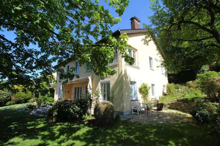 Haus zum Mieten in Eppstein-Vockenhausen 2.700 € 200 m²
