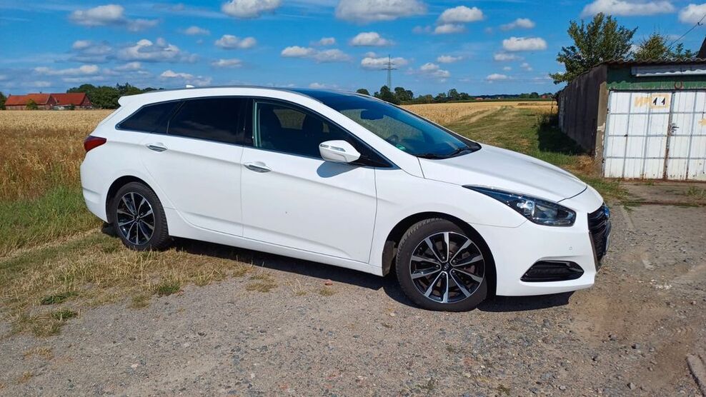 Hyundai i40 105.000 km 13.900 € Rosenhagen 32469