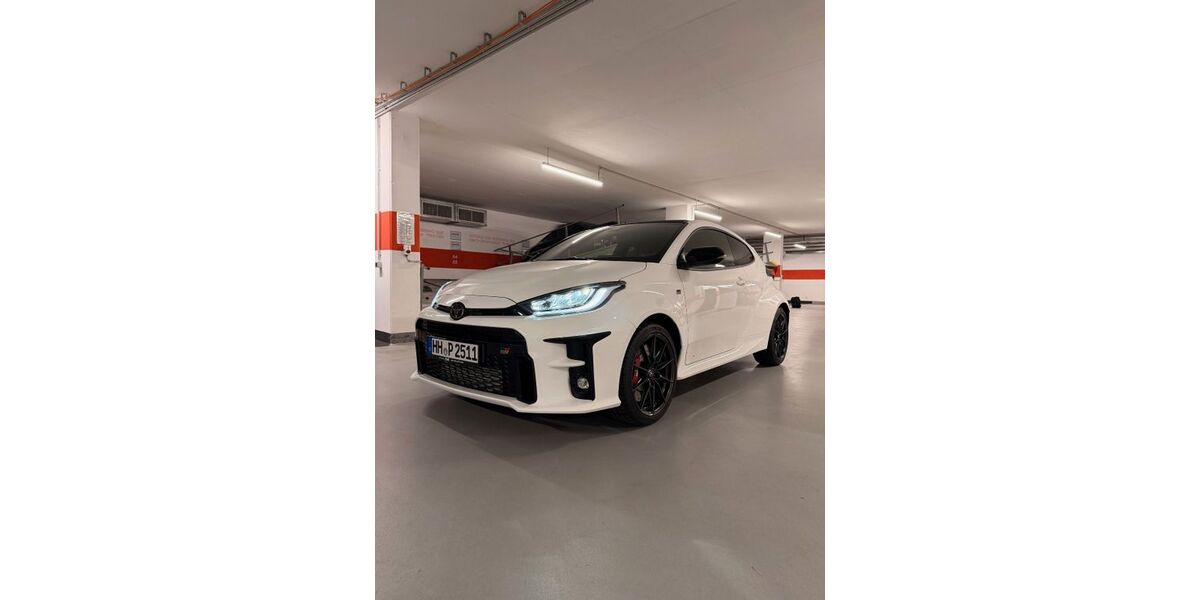 Toyota Yaris 5.601 km 43.900 &euro; Hamburg 20355