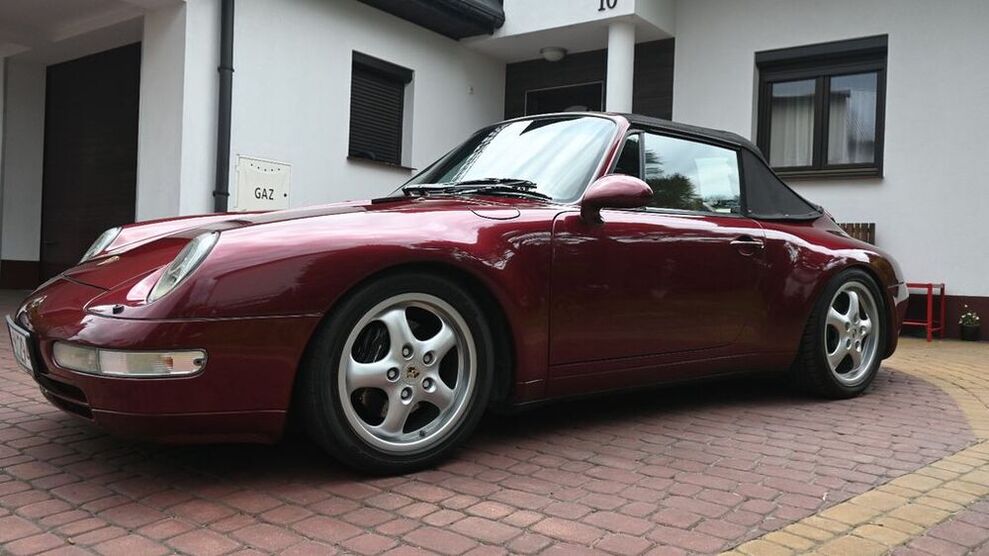 993