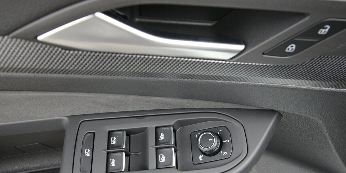 VW Golf VIII Variant 1.5 TSI R-Line LED+KAMERA+ACC 29.466 km 27.500 &euro; Hagenow 19230