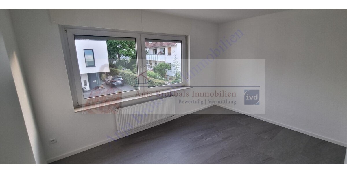 Modernisiert, zentral, ruhig, kl. Garage, 4 ZKB Balkon, Obergeschoss in einem Zweifamilienhaus 4 zimmer