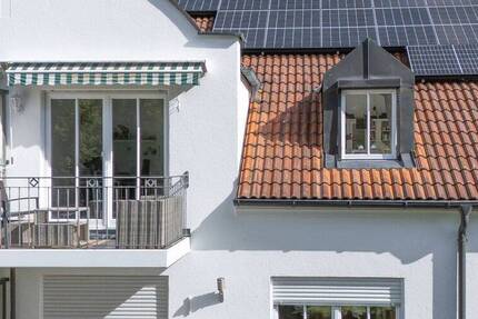 Lichtdurchflutete Dachgeschoss-Wohnung mit zwei Balkonen in Greifenberg 3 zimmer