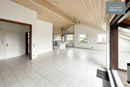 Außergewöhnliche 4,5 Zimmer Wohnung direkt am Feld mit Garage