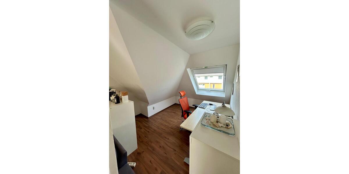 Dachgeschoßwohnung Freiburg im Breisgau Brühl - 2.5 Zimmer, 70 m&sup2;, 1.150&euro; | Angebot:25382964