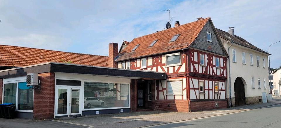 Helle BüroräumeLaden, ggf. plus Wohnung, zentral + Stellplätze