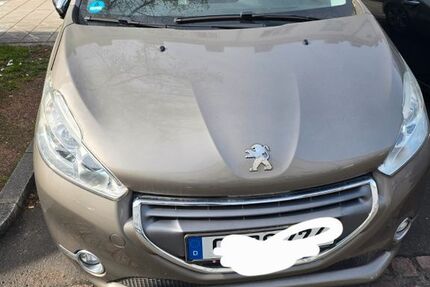 Peugeot 208 32.850 km 5.700 &euro; Chemnitz 09112