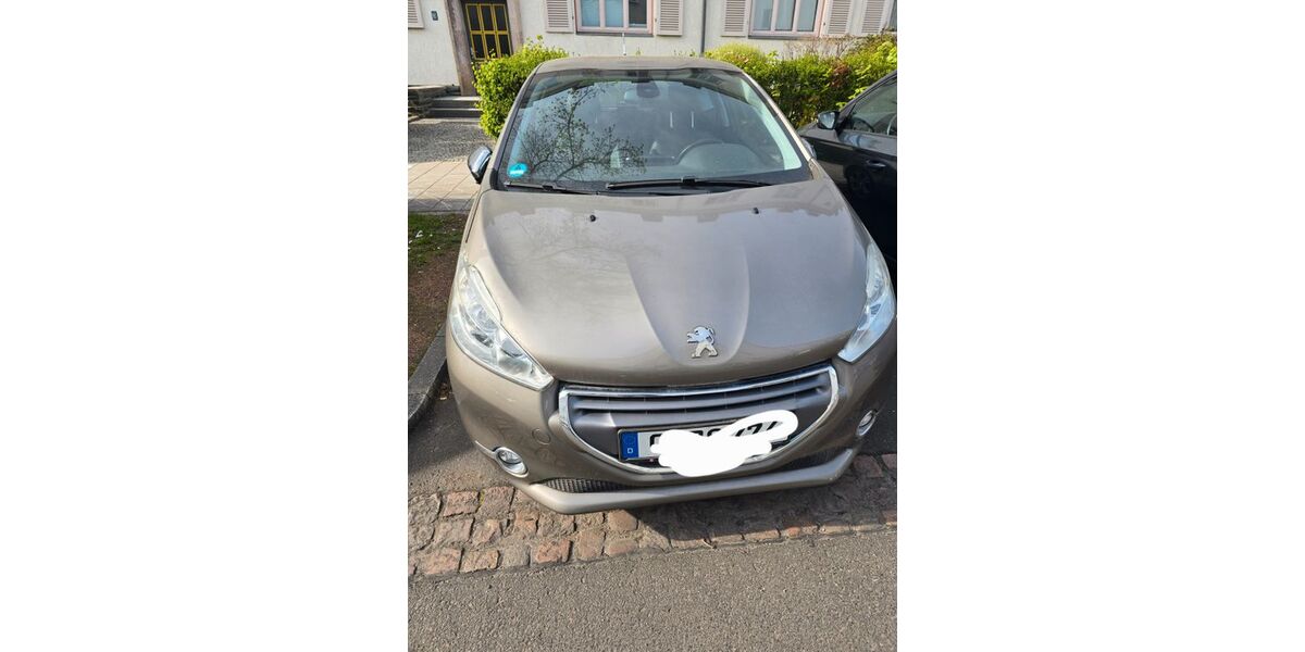 Peugeot 208 32.850 km 5.700 &euro; Chemnitz 09112