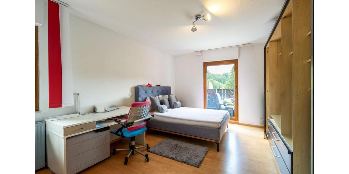 Komfort-Wohnung (SANIERT) 126qm + 32qm Balkon 5 zimmer