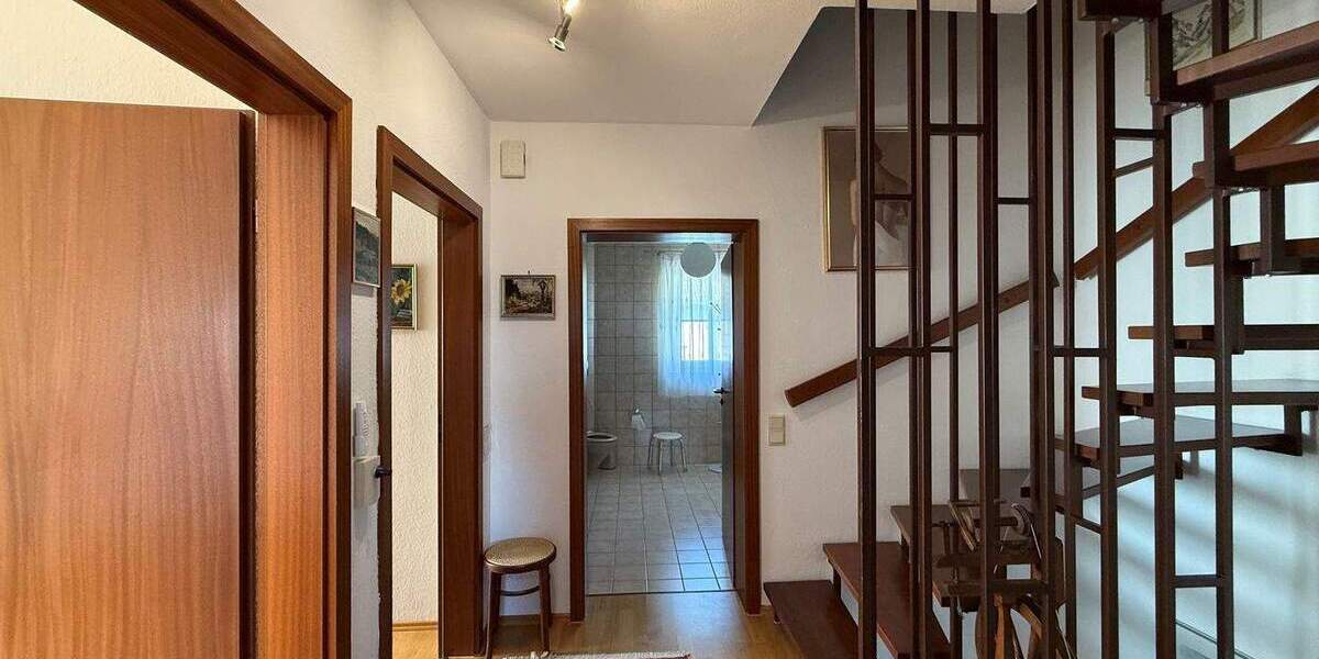 Großzügiges Reihenendhaus mit Dachstudio, schön angelegtem Außenbereich und optimaler Raumaufteilung 5 zimmer