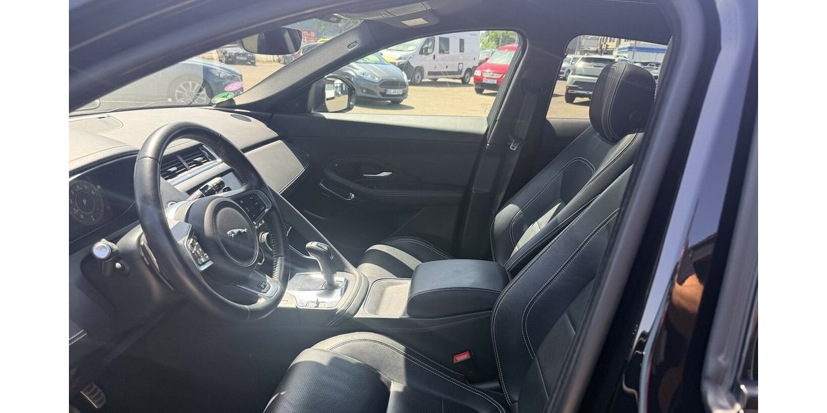 Jaguar E-Pace R-Dynamic S AWD/TOP/AHK/PANO 57.200 km 22.999 &euro; Frankfurt 60386