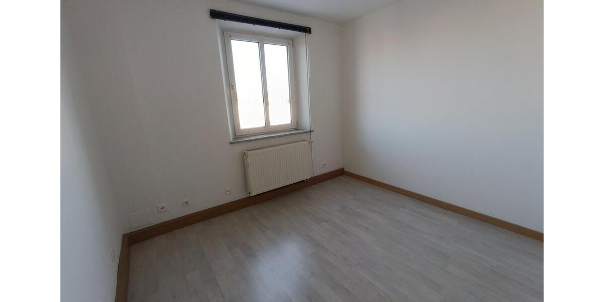 Vermieten gepflegte 5 Zimmer Doppel – Wohnung (115 m² ) im 4. OG 5 zimmer