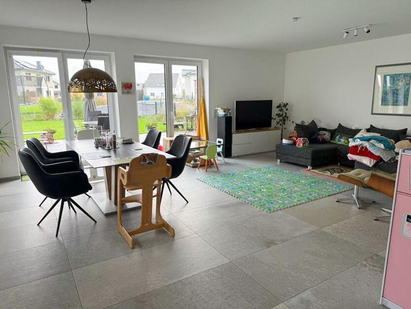 Moderne Doppelhaushälfte im Neubaugebiet mit Garten zimmer