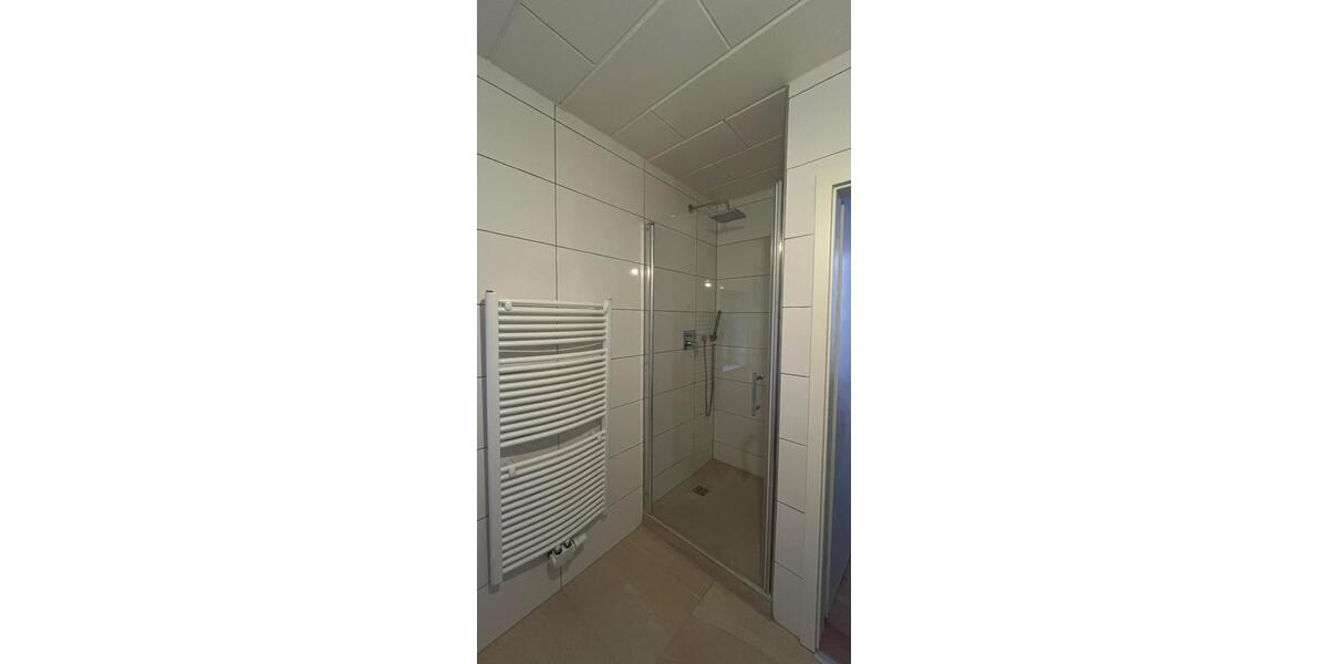 Dachgeschoßwohnung Duisburg Mittelmeiderich - 5 Zimmer, 140 m&sup2;, 1.050&euro; | Angebot:24681764