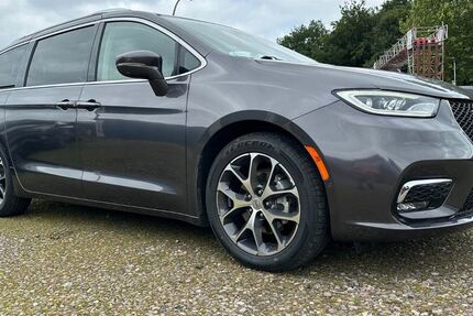 Chrysler Pacifica 82.000 km 39.999 &euro; Hamburg 22309