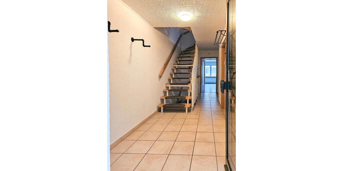 Doppelhaushälfte Frankenthal (Pfalz) - 4 Zimmer, 155 m&sup2;, 1.550&euro; | Angebot:25589604