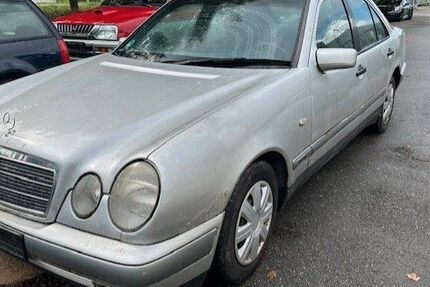Mercedes-Benz E 200 240.000 km 1.400 € Oberstadion 89613