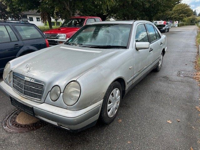 Mercedes-Benz E 200 240.000 km 1.400 € Oberstadion 89613