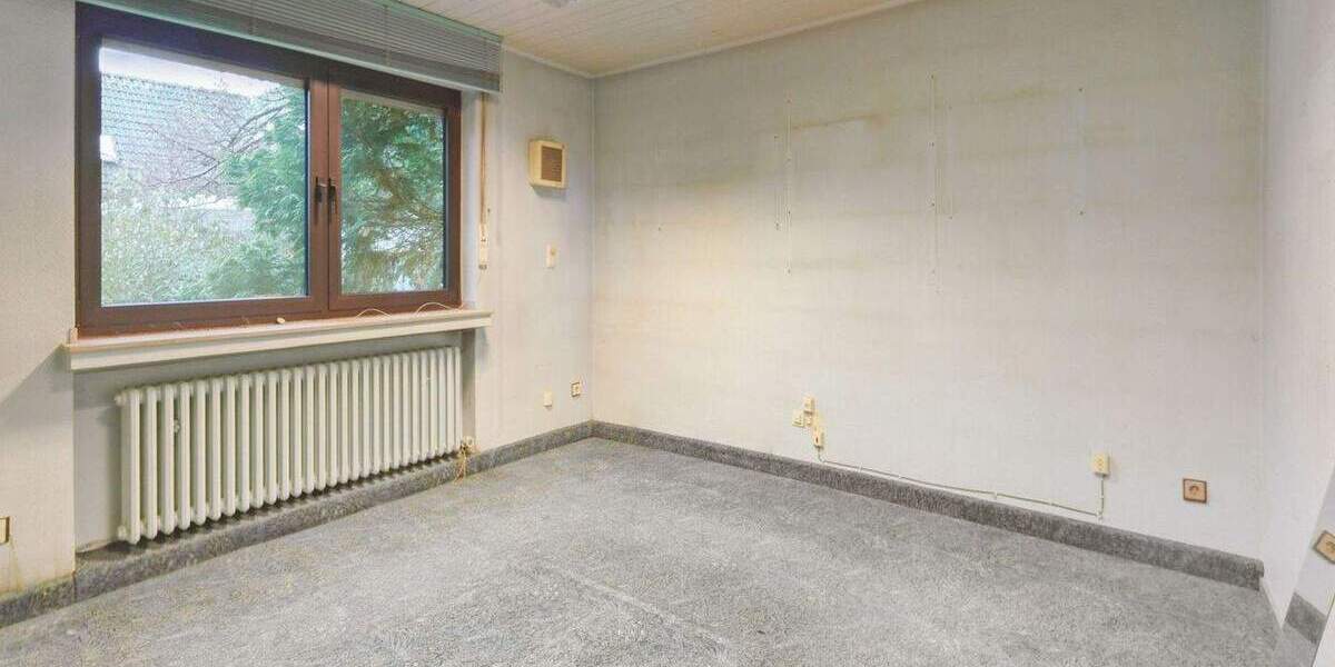 Wohnhaus mit Bürotrakt und Pool im Untergeschoss auf rund 118 m² Wohn- und rund 175 m² Bürofläche 7 zimmer