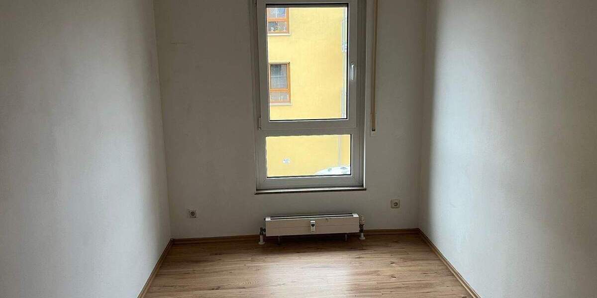 Sehr hübsche 1 12 Zimmer-Wohnung im 1. OG (Aufzug) mit Einbauküche, Balkon und Tiefgaragen-Stellplatz 1 zimmer