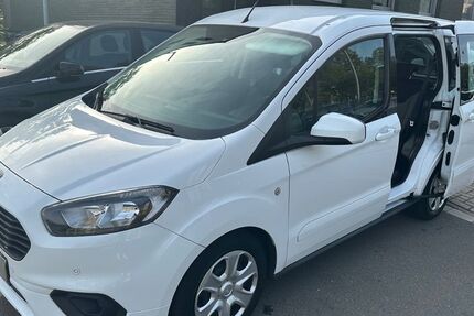 Ford Tourneo Courier 32.000 km 11.999 &euro; Duisburg 47138