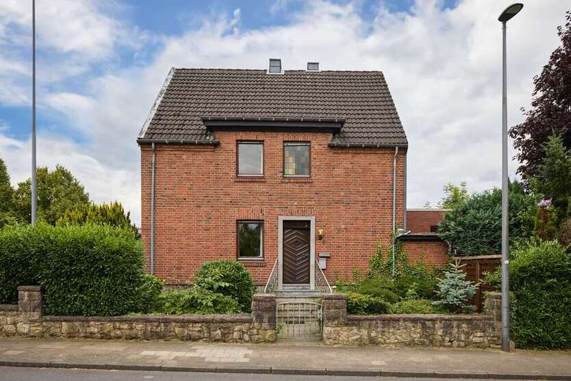 Haus zum Kaufen in Aachen Brand 399.000 € 135 m²