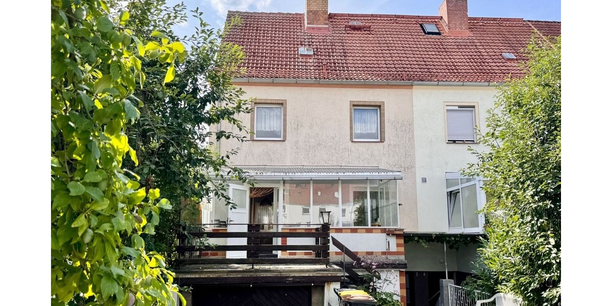 HORN IMMOBILIEN ++ Neubrandenburg Vogelviertel, Haus mit Grundstück, Terrasse und 3 Garagen - Reihenendhaus Neubrandenburg Datzeberg | Angebot:26974618