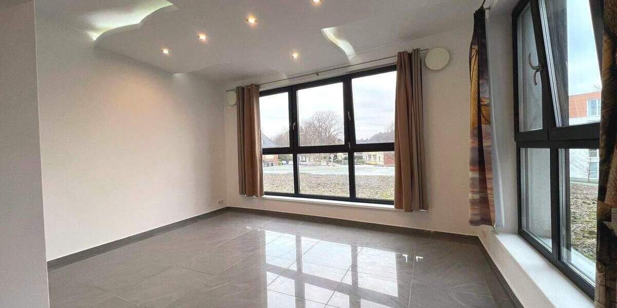 Renovierte, großzügige Wohnung mit 2 Zimmern, Fahrstuhl und guter Infrastruktur 2 zimmer