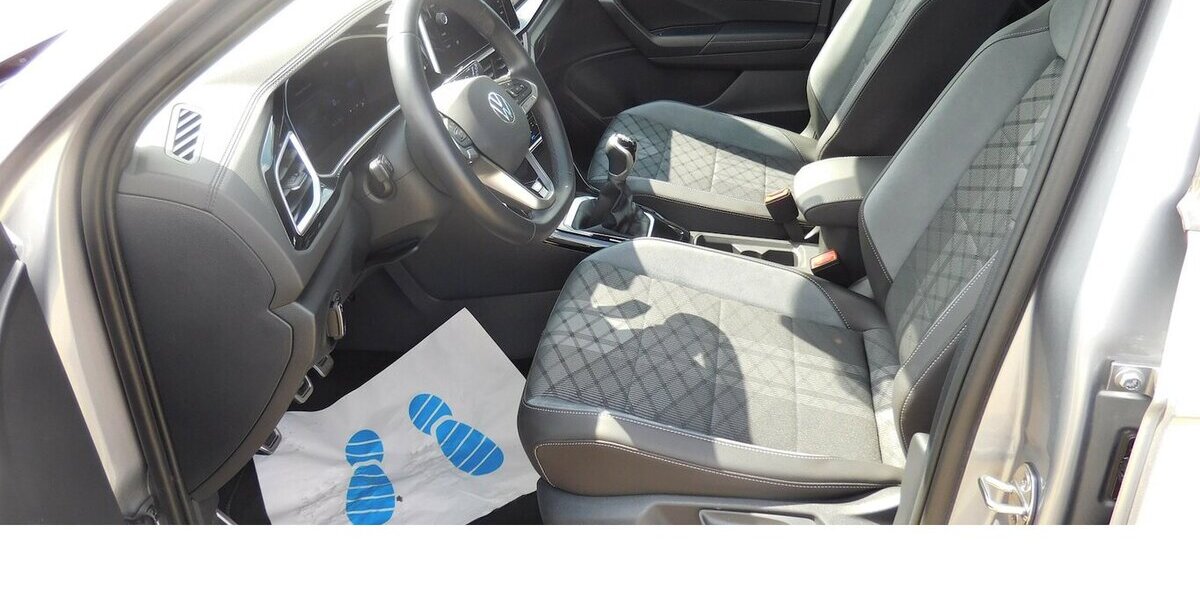 VW T-Roc 1.0 R-Line TSI BMT Navi Klima 14.200 km 21.690 &euro; Vordorf 38533